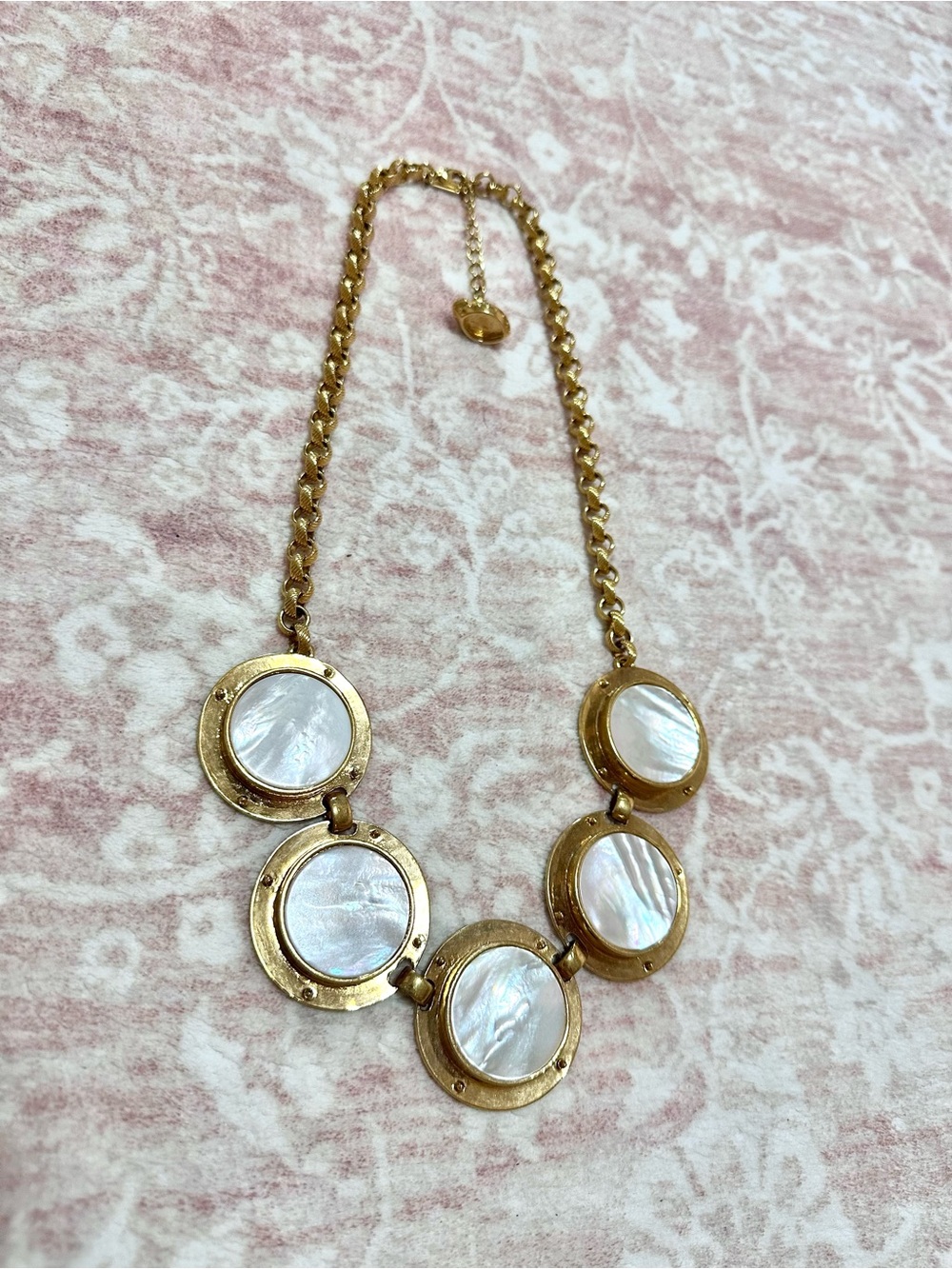 KATE SPADE ♠️ Mother Of Pearl “All Aboard” Necklace - Picture 2 of 9